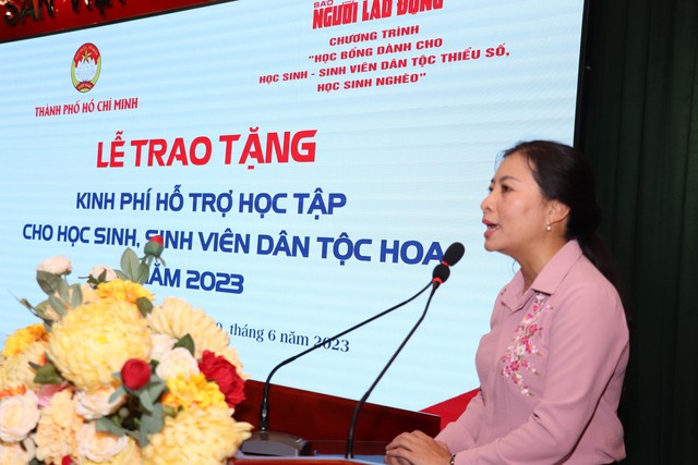 Trao 300 suất quà hỗ trợ học sinh, sinh viên dân tộc Hoa có hoàn cảnh khó khăn