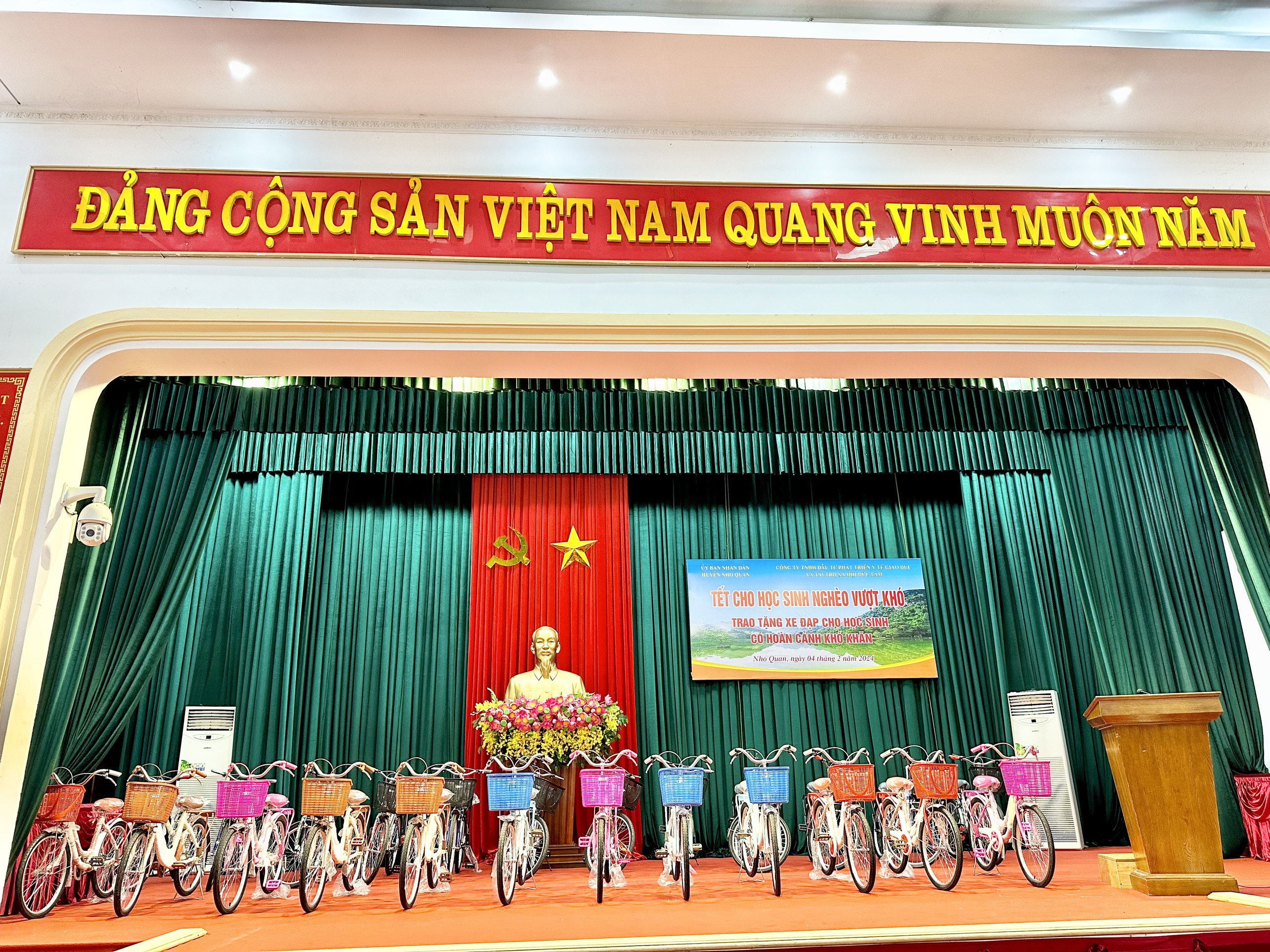 Tết Cho Học Sinh Nghèo Vượt Khó - Nho Quan