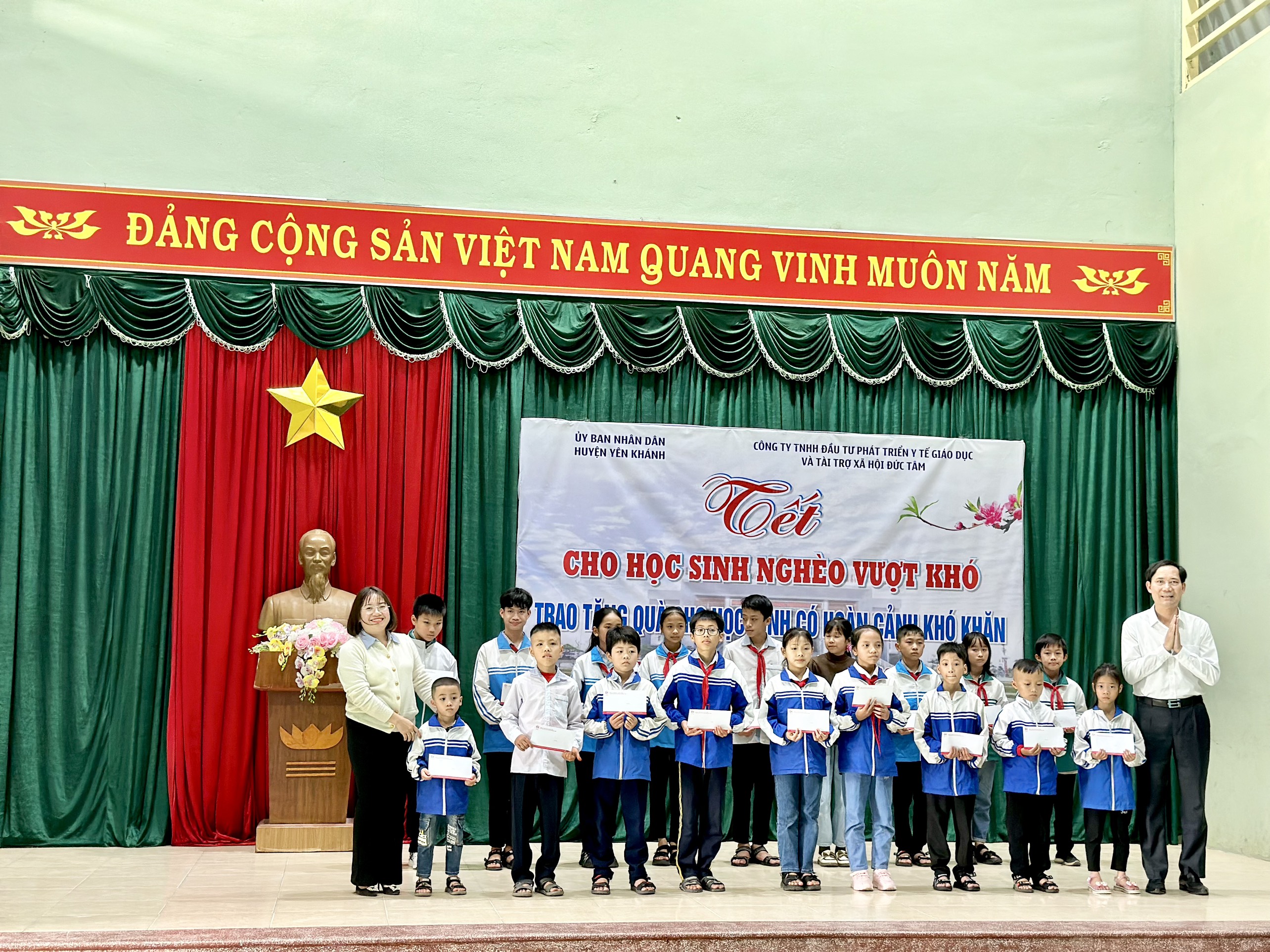 Tết Cho Học Sinh Nghèo Vượt Khó - Huyện Yên Khánh, Ninh Bình